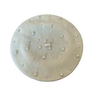 Elegant Cream Beret with Pearl Accents